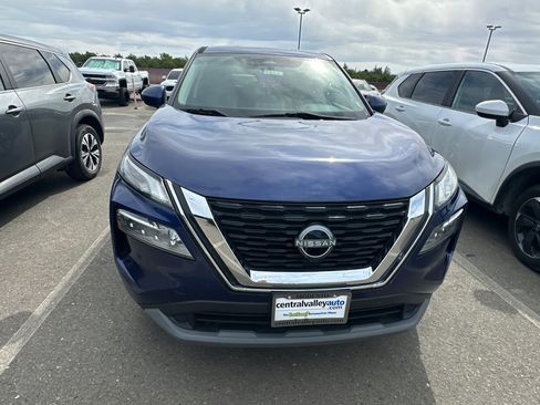 Certified 2023 Nissan Rogue SV image 3