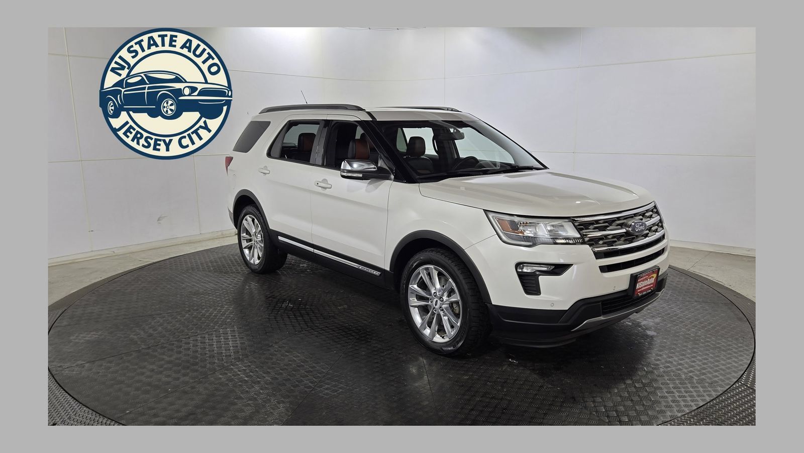 Used 2019 Ford Explorer XLT w/ Equipment Group 202A AWD/4WD image 1