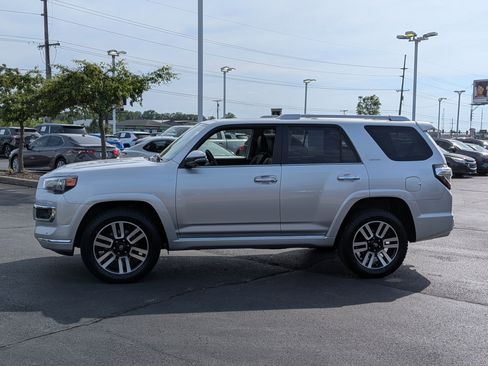 Certified 2022 Toyota 4Runner Limited AWD/4WD image 5