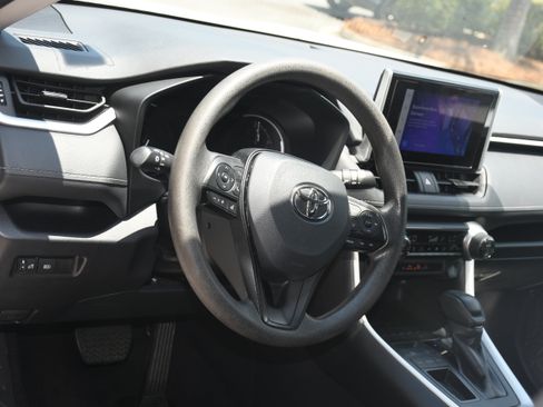 Used 2025 Toyota RAV4 XLE FWD image 8