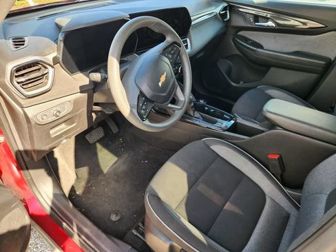 Used 2025 Chevrolet TrailBlazer LT FWD image 9