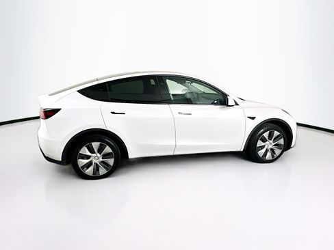 Used 2023 Tesla Model Y RWD image 10