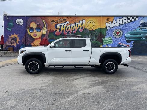 Certified 2025 Toyota Tacoma TRD Off-Road AWD/4WD image 2