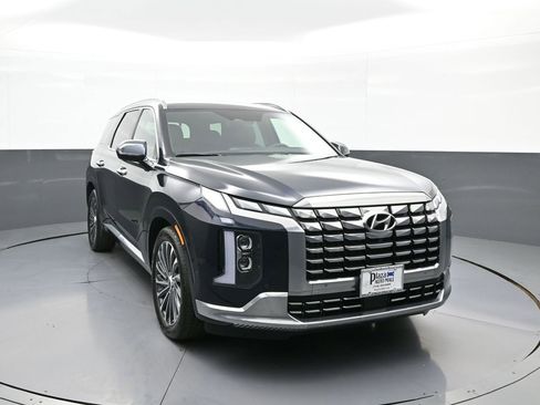 Used 2024 Hyundai Palisade Calligraphy image 3