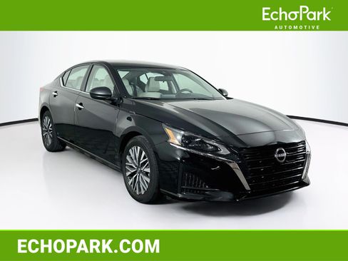 Used 2025 Nissan Altima 2.5 SV FWD image 1
