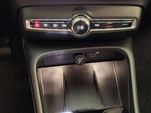 Certified 2026 Volvo XC40 B5 Plus AWD/4WD image 19
