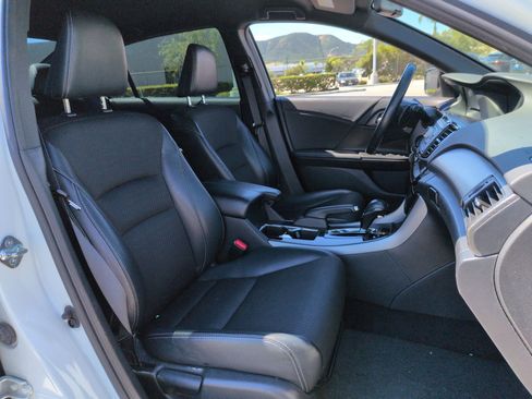 Used 2017 Honda Accord Sport image 31