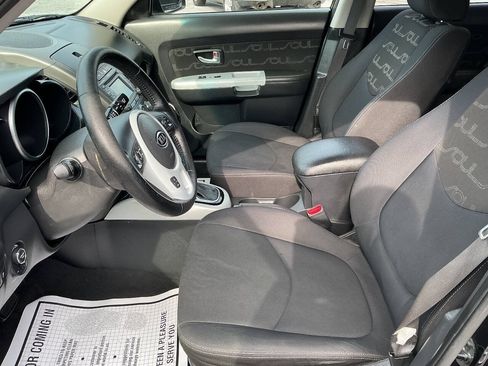 Used 2012 Kia Soul + w/ Audio Pkg FWD image 18