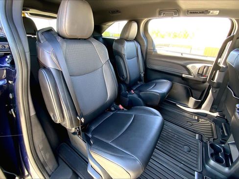 Certified 2024 Toyota Sienna XSE FWD image 19