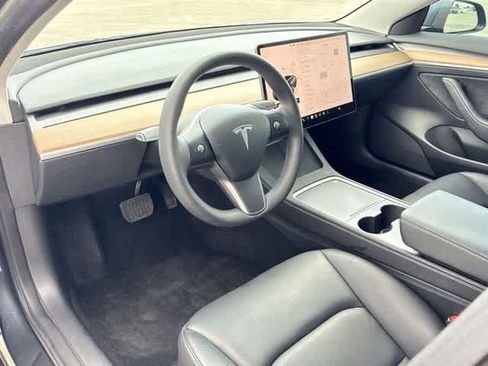 Used 2023 Tesla Model 3 Standard Range RWD image 2