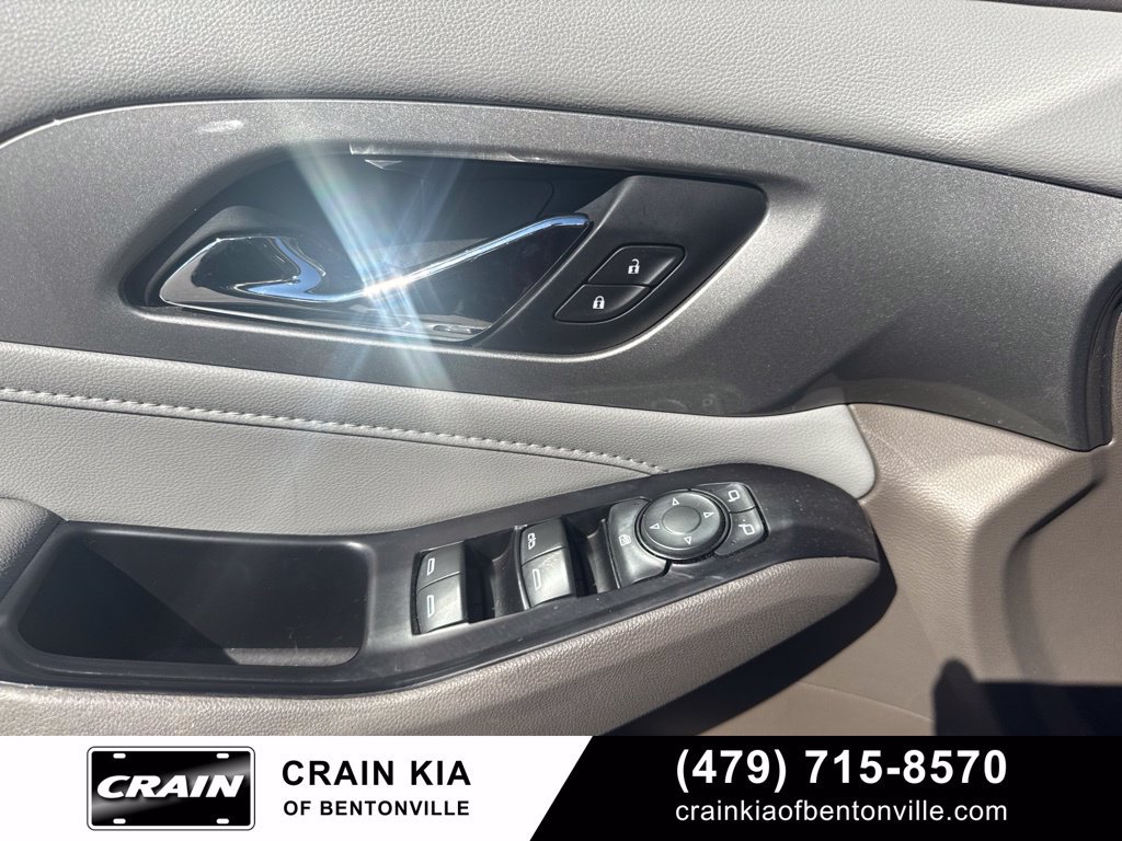 Used 2020 Chevrolet Traverse LT FWD image 9