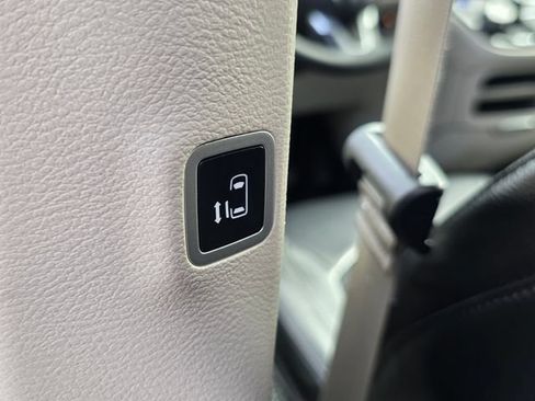 Used 2022 Chrysler Pacifica Touring-L FWD image 19