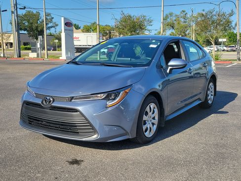 Used 2026 Toyota Corolla LE FWD image 3