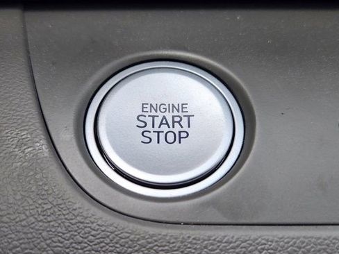 Used 2025 Hyundai Elantra SEL image 19