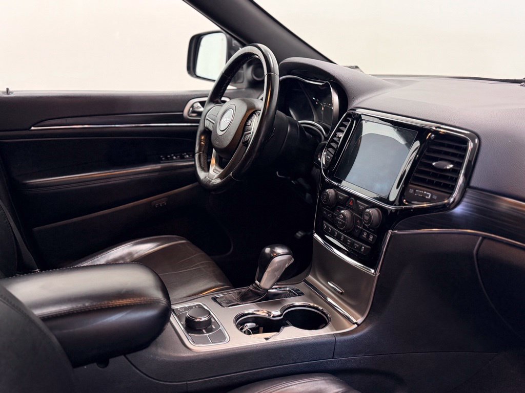 Used 2020 Jeep Grand Cherokee Limited AWD/4WD image 16