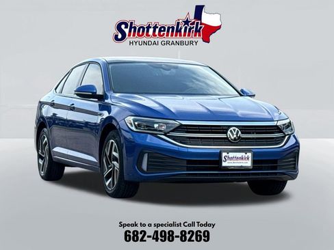 Used 2024 Volkswagen Jetta SEL FWD image 3