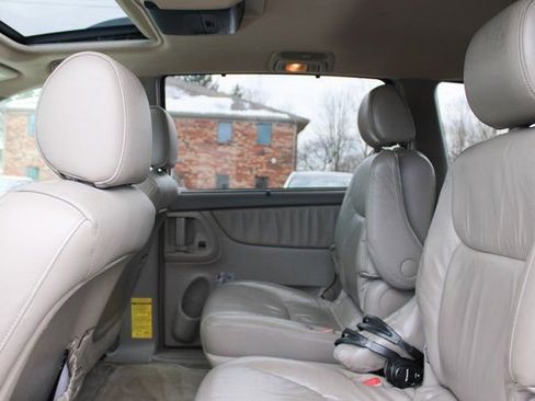 Used 2005 Toyota Sienna XLE image 22