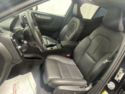 Certified 2025 Volvo XC40 B5 Plus image 11