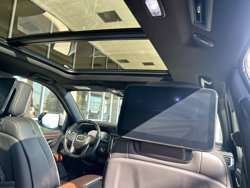 Used 2024 GMC Yukon XL Denali Ultimate AWD/4WD image 11