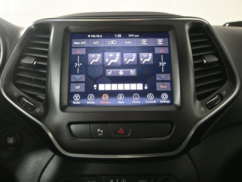 Used 2019 Jeep Cherokee Trailhawk image 28