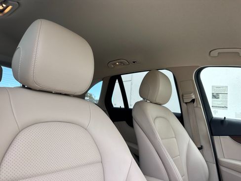 Used 2022 Mercedes-Benz GLC 300 4MATIC image 16