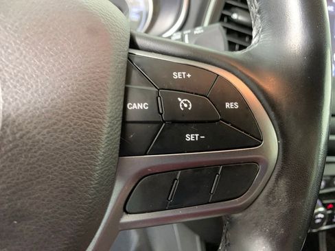 Used 2020 Jeep Cherokee Latitude w/ Cold Weather Group AWD/4WD image 21