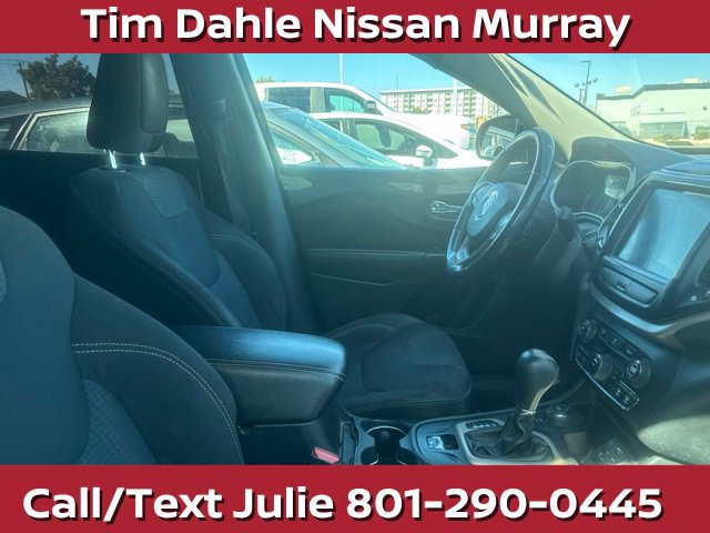 Used 2016 Jeep Cherokee Latitude AWD/4WD image 6