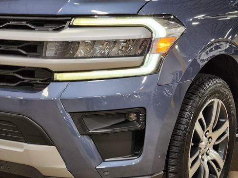 Used 2022 Ford Expedition XLT image 14