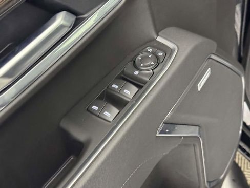 Used 2025 Chevrolet Silverado 1500 LT Trail Boss w/ Convenience Package II image 18