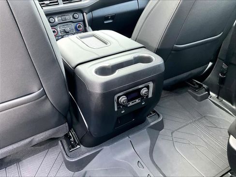 Used 2024 Chevrolet Suburban High Country image 29