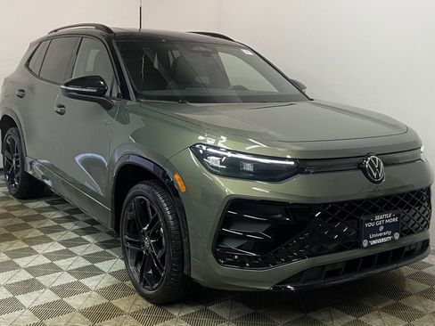 New 2026 Volkswagen Tiguan SE R-Line image 1