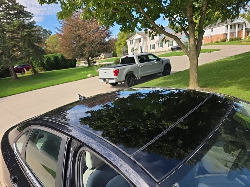 Used 2025 Volkswagen Jetta SE w/ Sunroof Package FWD image 2