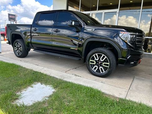 Used 2025 GMC Sierra 1500 AT4 w/ AT4 Premium Package AWD/4WD image 2
