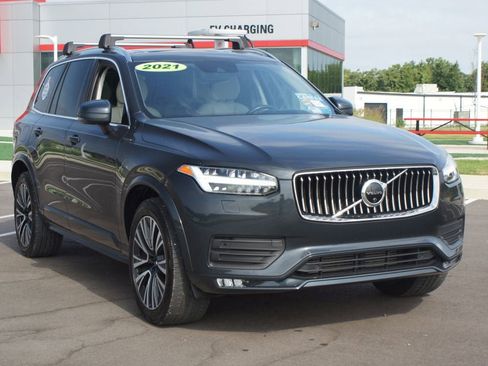 Used 2021 Volvo XC90 T6 Momentum w/ Advanced Package image 2