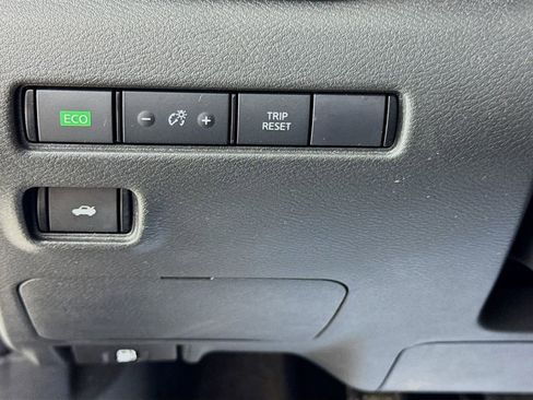 Used 2024 Nissan Sentra SV FWD image 11