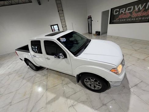 Used 2019 Nissan Frontier SL RWD image 6