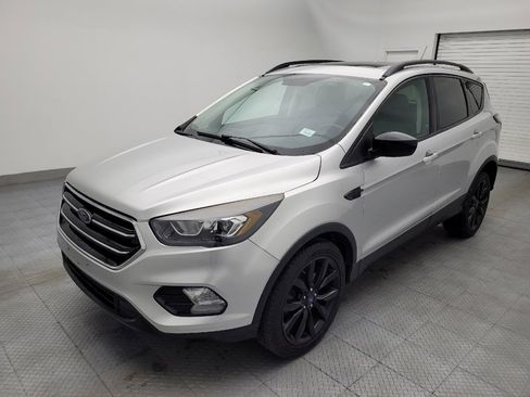 Used 2017 Ford Escape SE w/ Equipment Group 201A image 2