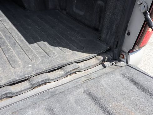 Used 2006 Chevrolet Silverado 2500 LT w/ Heavy-Duty Power Package image 11