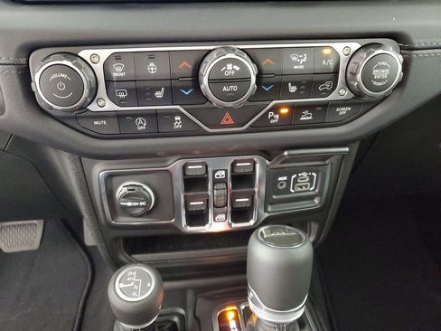 New 2025 Jeep Gladiator Sport image 18