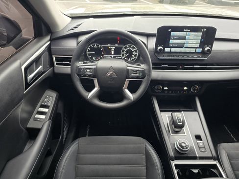 Used 2024 Mitsubishi Outlander SE AWD/4WD image 14