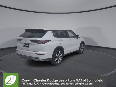 Used 2025 Mitsubishi Outlander SE FWD image 14