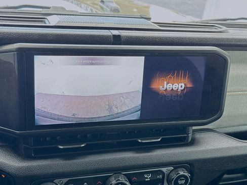 Used 2024 Jeep Wrangler Sport S image 10