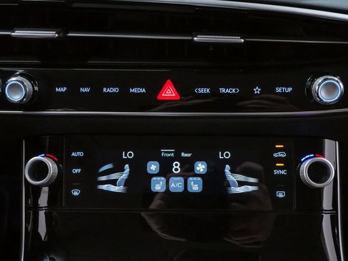 Certified 2026 Genesis GV70 2.5T AWD/4WD image 16