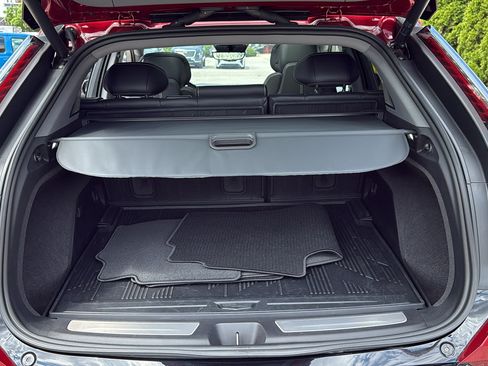 Used 2025 Cadillac Optiq Sport 2 w/ LPO, Floor Liner Package AWD/4WD image 31