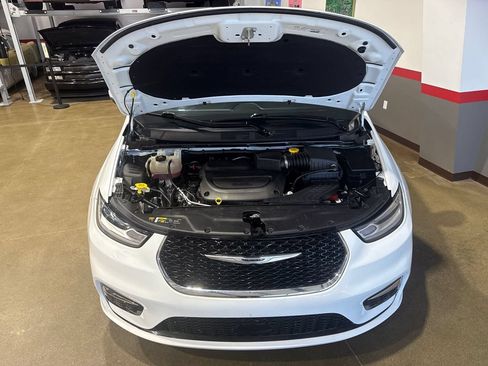 Used 2023 Chrysler Pacifica Touring-L FWD image 79