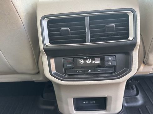 Used 2024 Volkswagen Atlas SE image 17