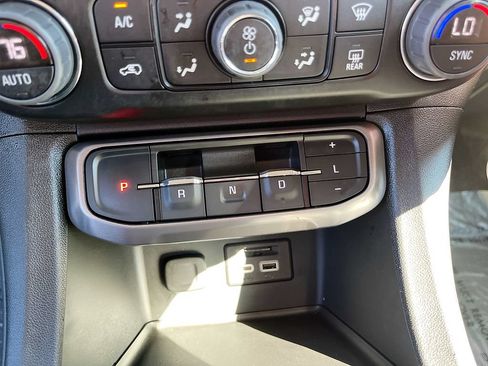 Used 2023 GMC Acadia AT4 w/ Technology Package AWD/4WD image 17