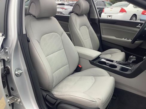 Used 2017 Hyundai Sonata Sport w/ Value Edition Package 02 FWD image 15