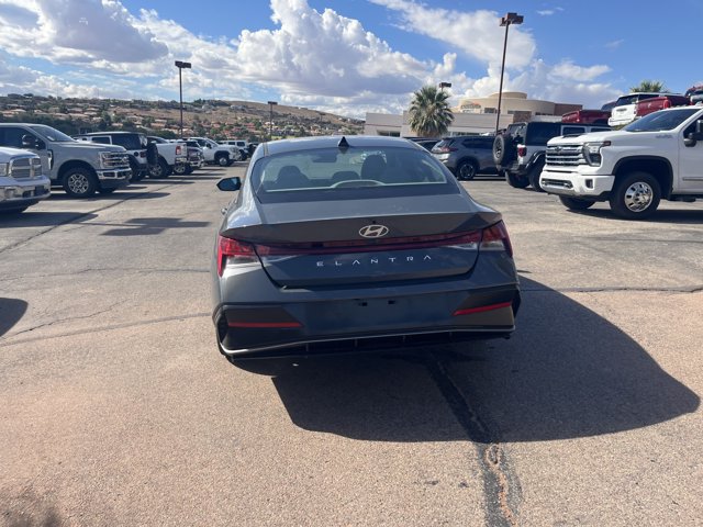 Used 2025 Hyundai Elantra SEL FWD image 3