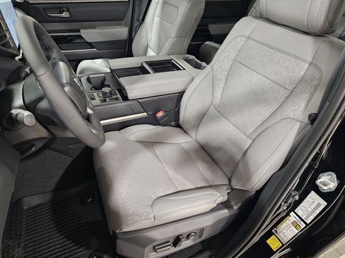 Used 2025 Toyota Tundra Limited AWD/4WD image 23